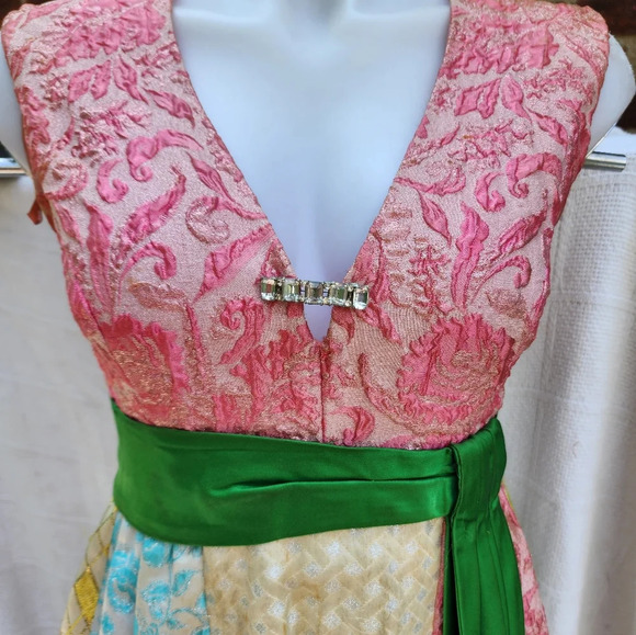 1960s‎ Quilted Lamé debut gown S - Picture 9 of 16